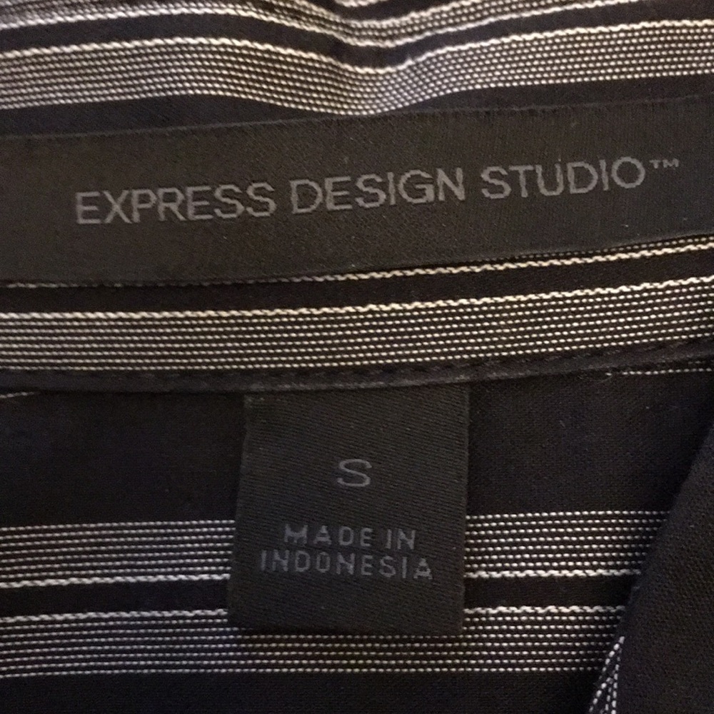 Express Design Studio Button Down Size Small - image 2